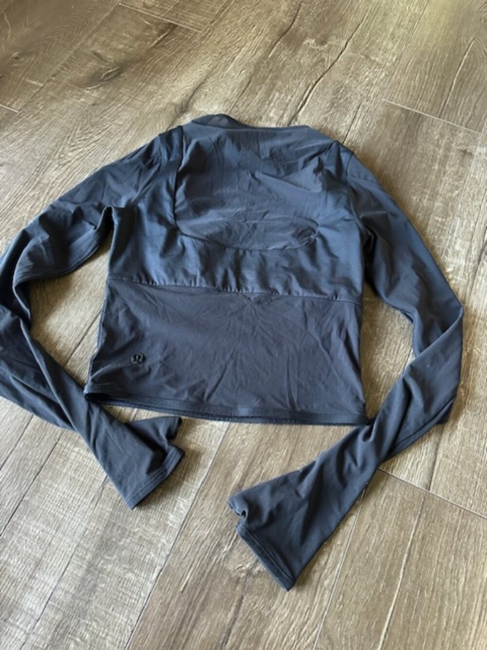 Lululemon cropped long sleeve size 6